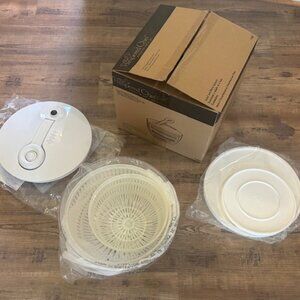 Pampered Chef Salad and Berry Spinner